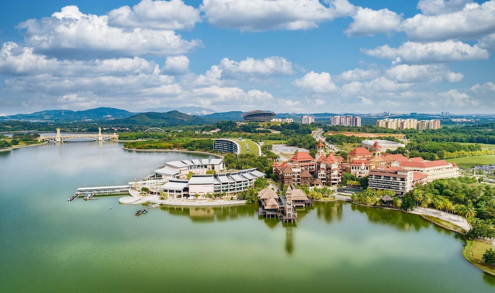 Doubletree By Hilton Putrajaya Lakeside 44/49