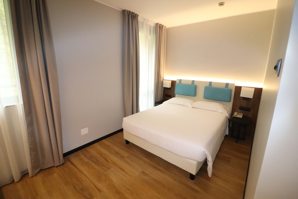 ROOM, TRIPLE