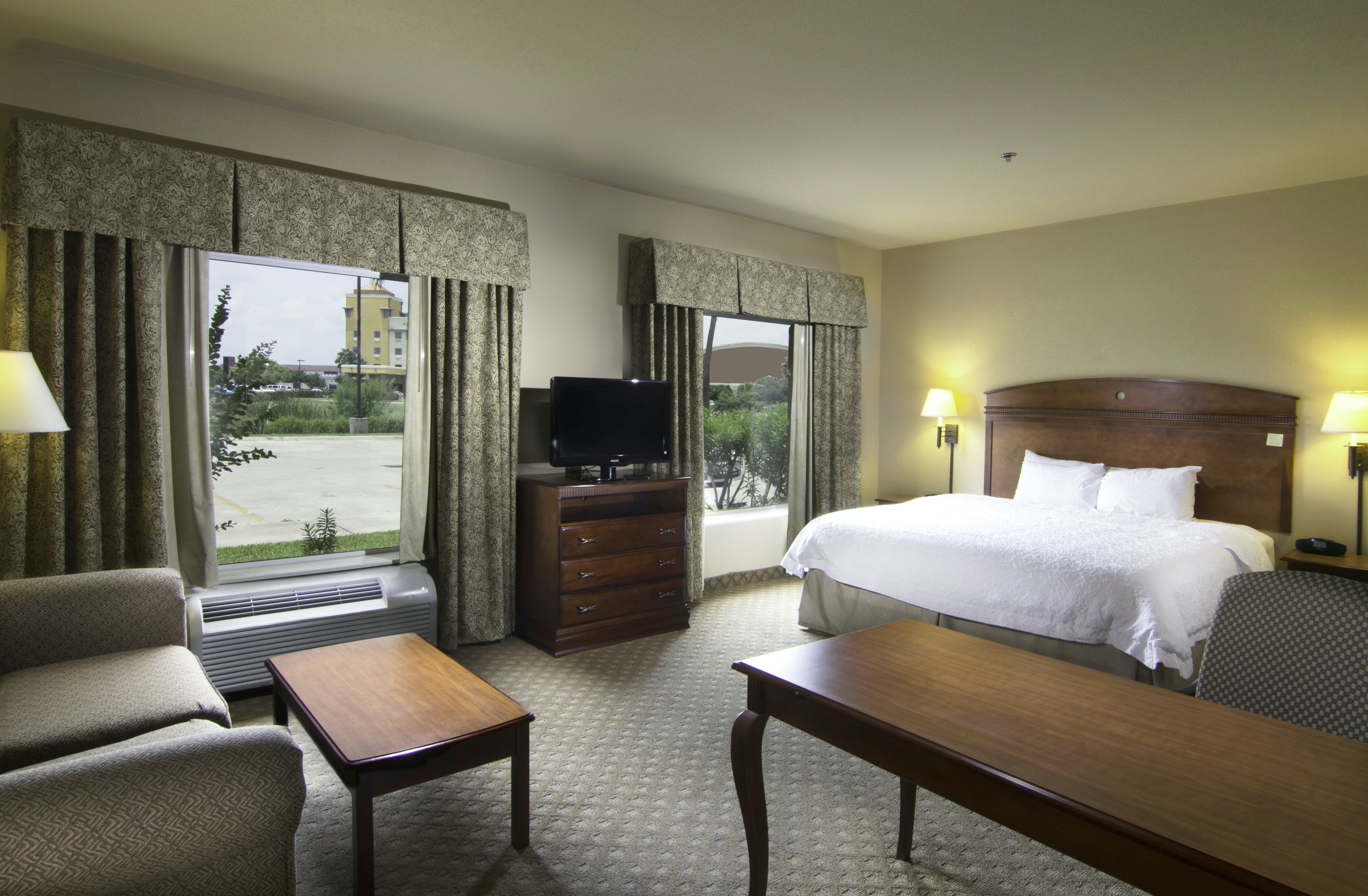 STUDIO, KING BED, ACCESSIBLE
