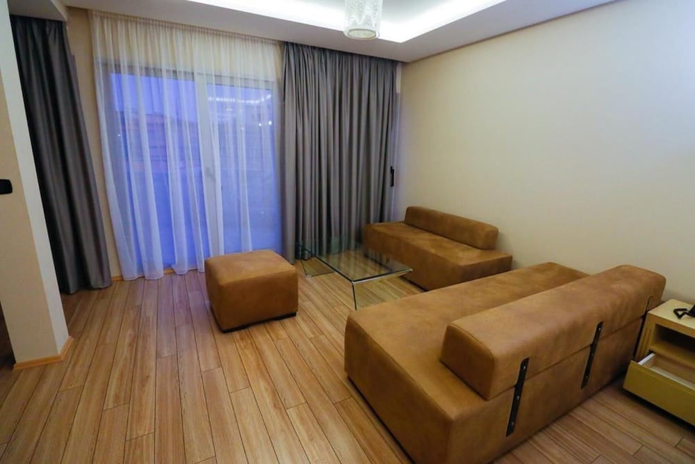 Albanopolis Hotel 42/60