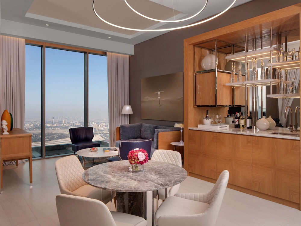 SLS Dubai Hotel and Residences 61/75