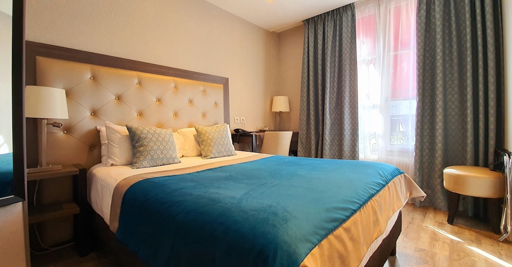 Hotel Eiffel Kennedy 11/40