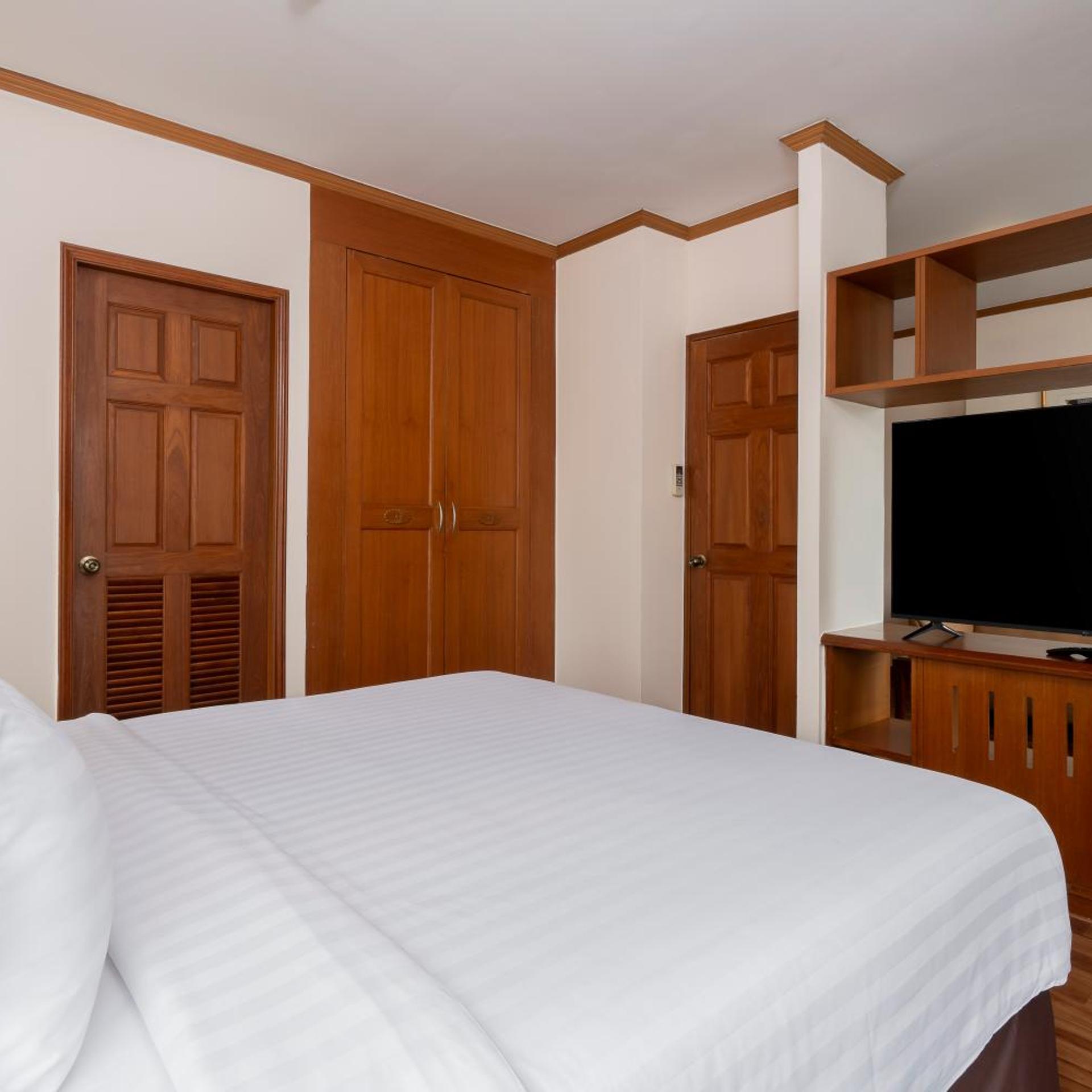 1 Bedroom, Suite, Smoking