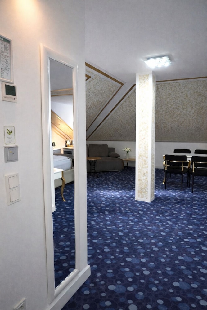 Hotel Bayer S 48/64