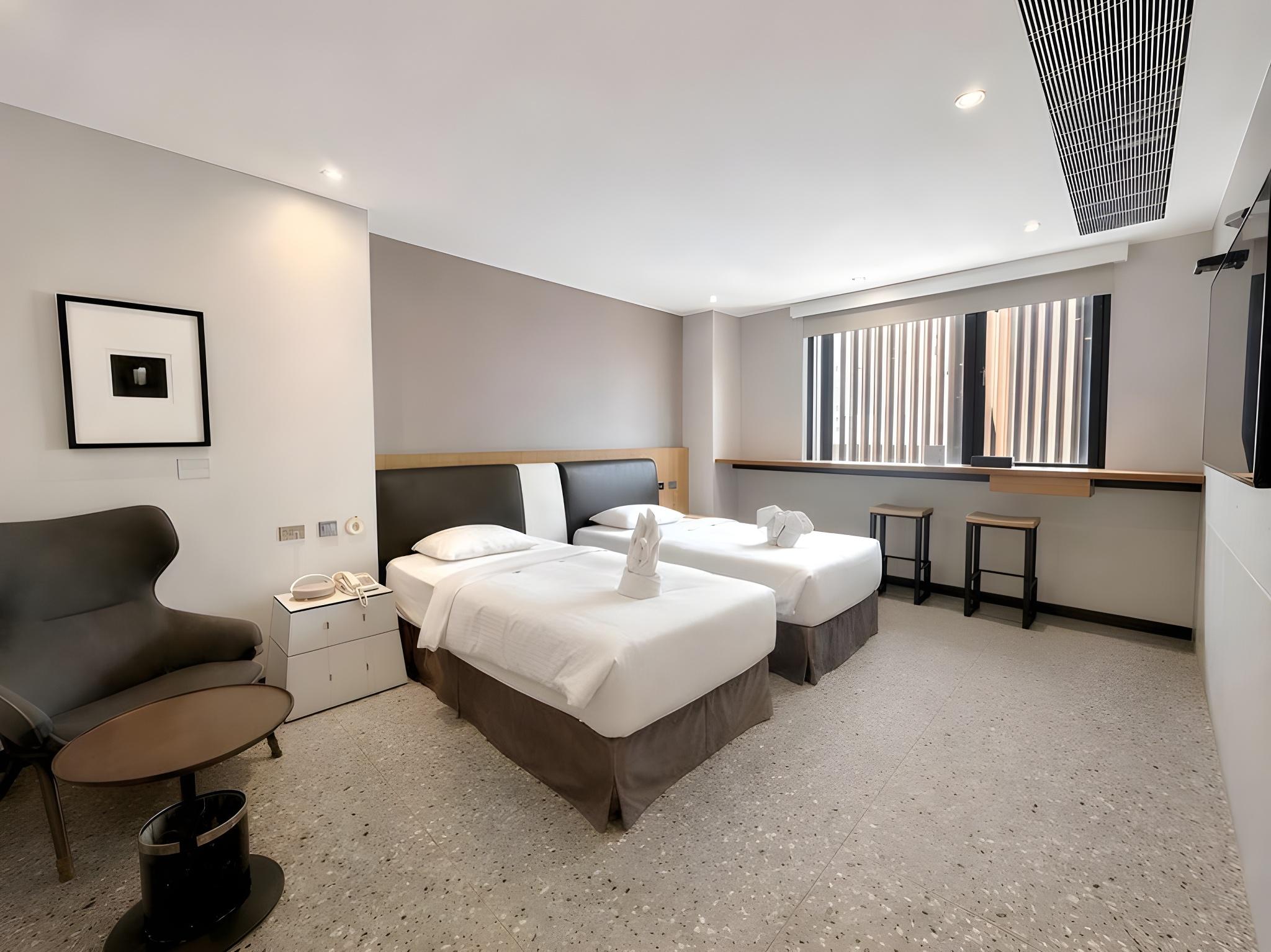 Boutique, Twin Beds
