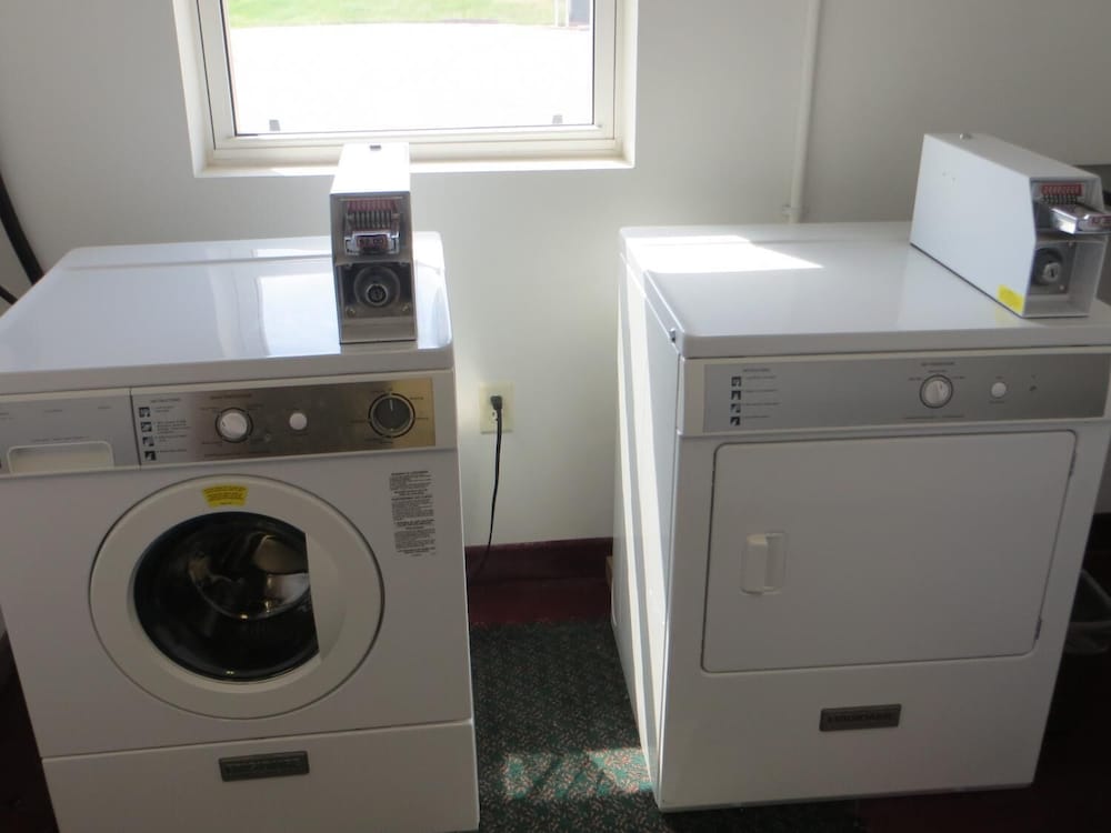 AmeriVu Inn and Suites-Stanley 23/47
