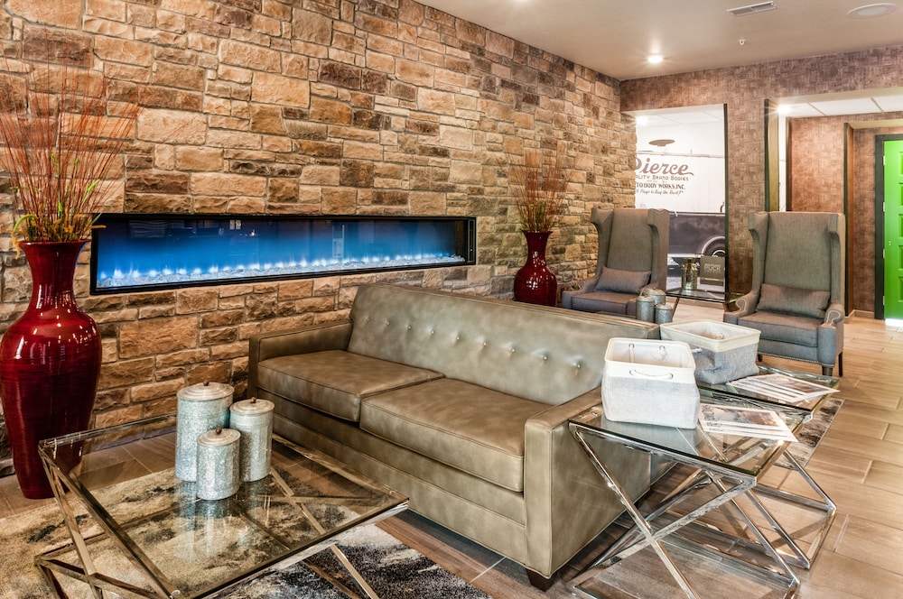 Cobblestone Hotel & Suites - Appleton International Airport 33/62
