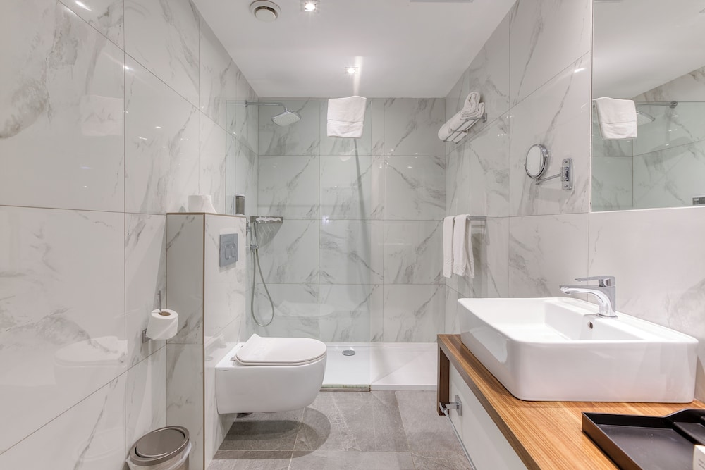 Solana Hotel & Spa 134/136