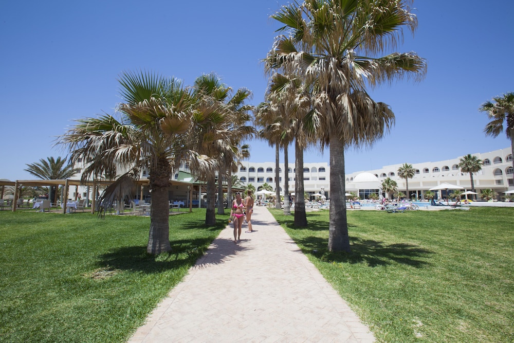 Khayam Garden Beach Resort & Spa 54/61