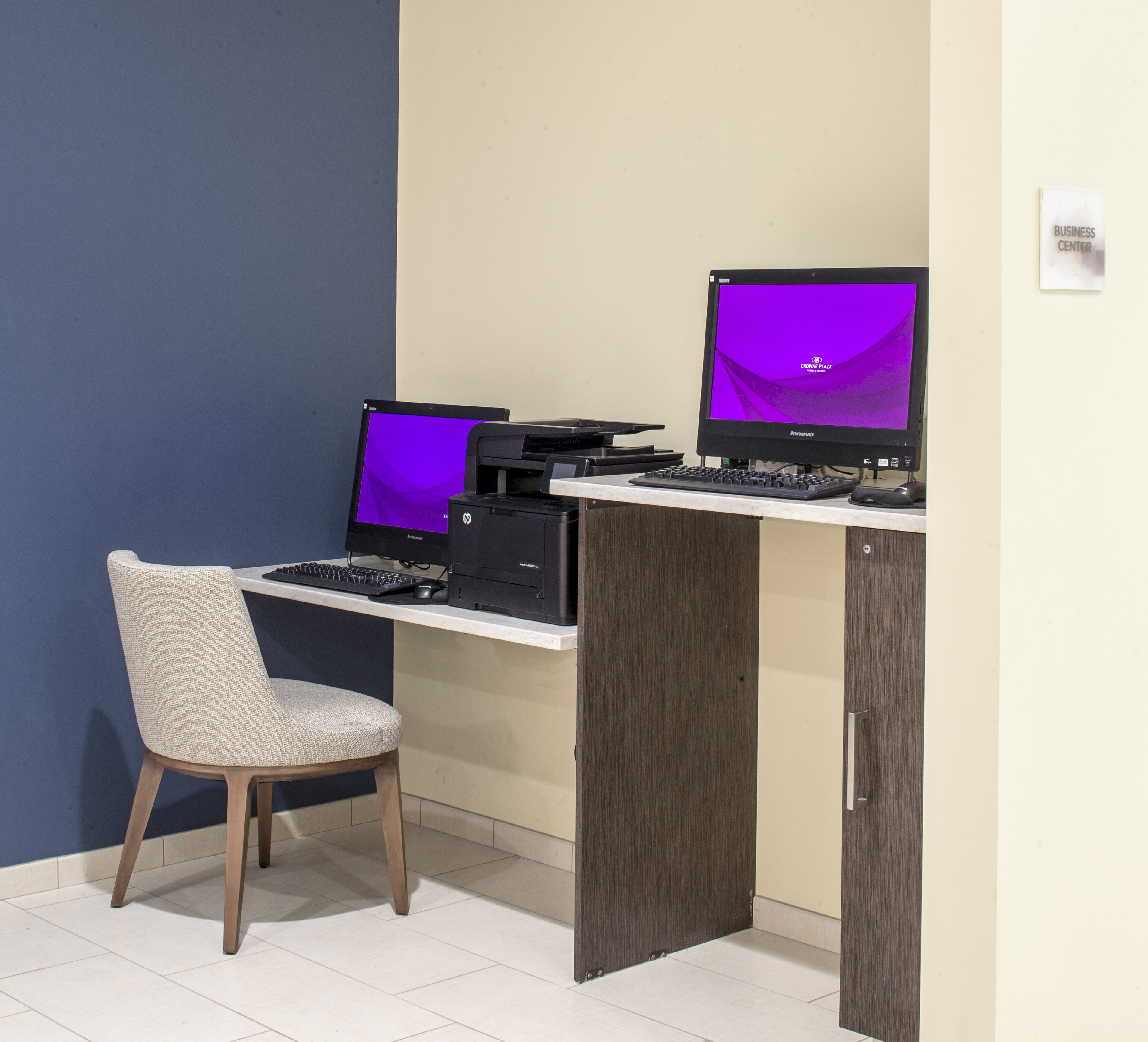 Crowne Plaza Suites Pittsburgh South 69/76