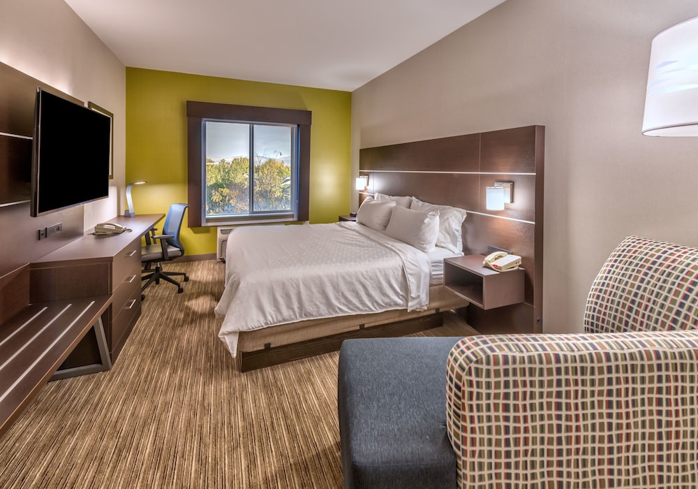 Holiday Inn Express Hotel & Suites Minden 9/42