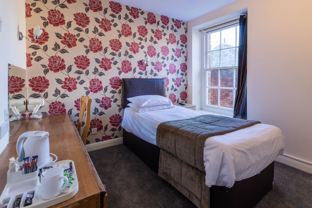 The George Hotel 50/50