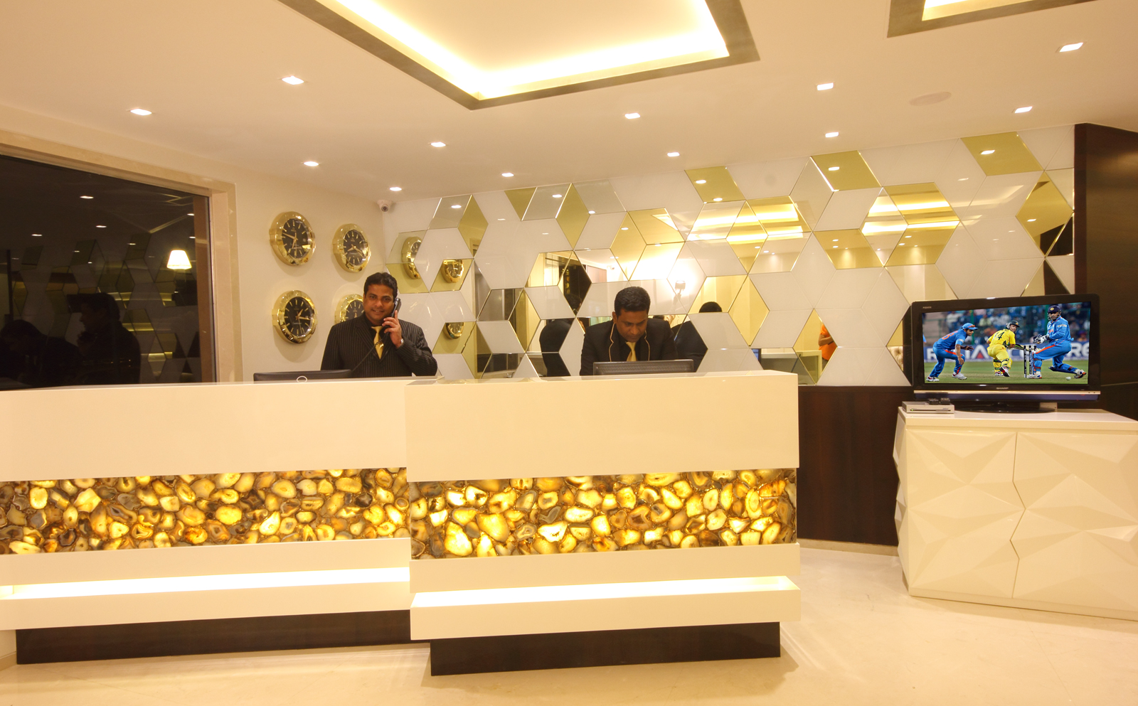 HOTEL SUPREME 1/26