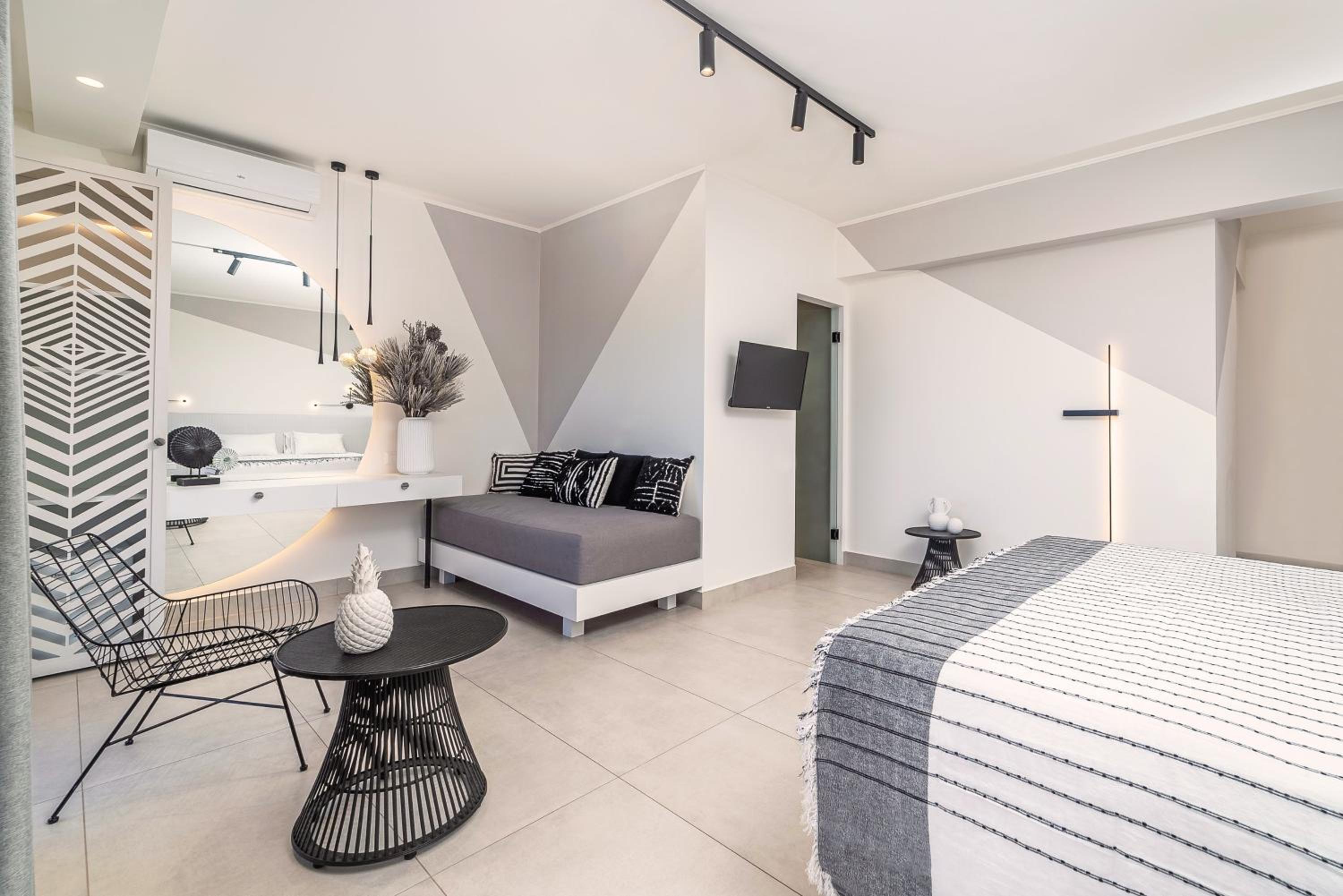 SAN GIOVANNI LUXURY STUDIOS 41/56