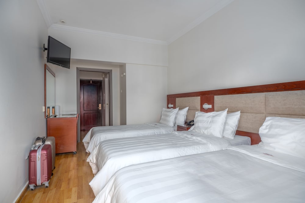 Attalos Hotel 20/48
