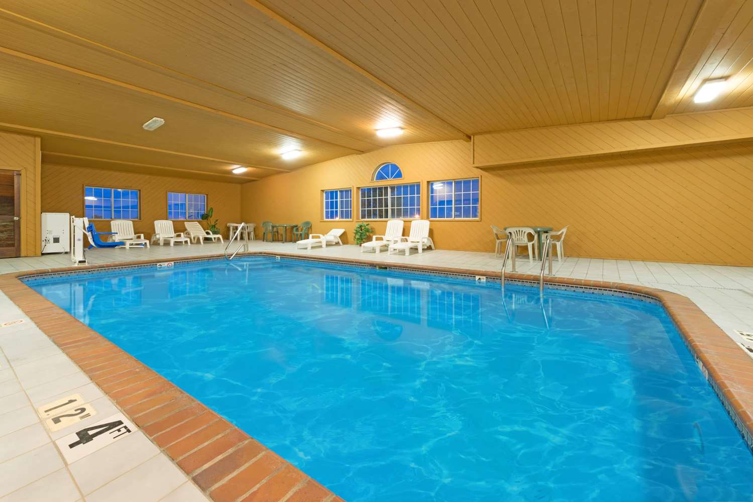 Days Inn by Wyndham Cameron 5/8