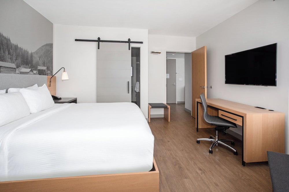 Expanded, Standard, King Bed, City View، Hotel Indigo Denver Downtown - Union Station, an IHG Hotel 5/10