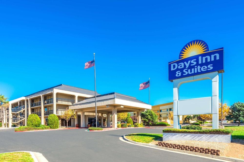 Days Inn & Suites By Wyndham Albuquerque North 1/30