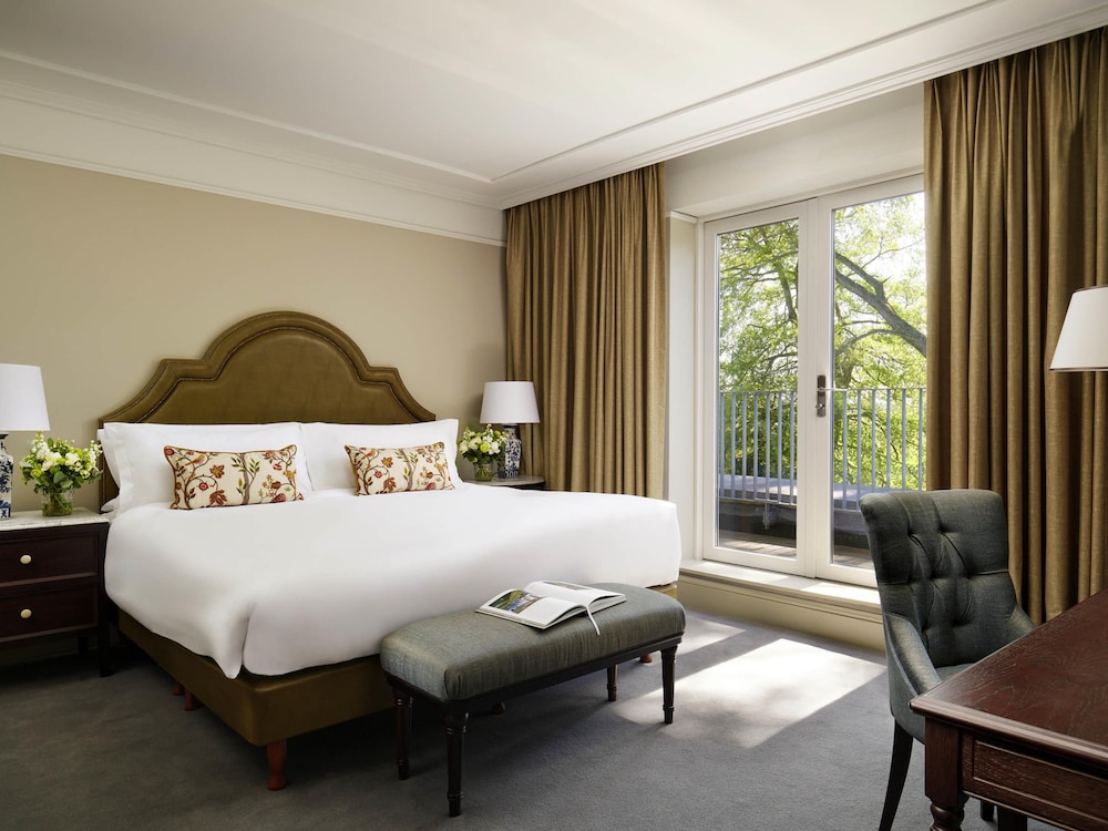 Signature, Fairmont, Garden, Suite, King Bed