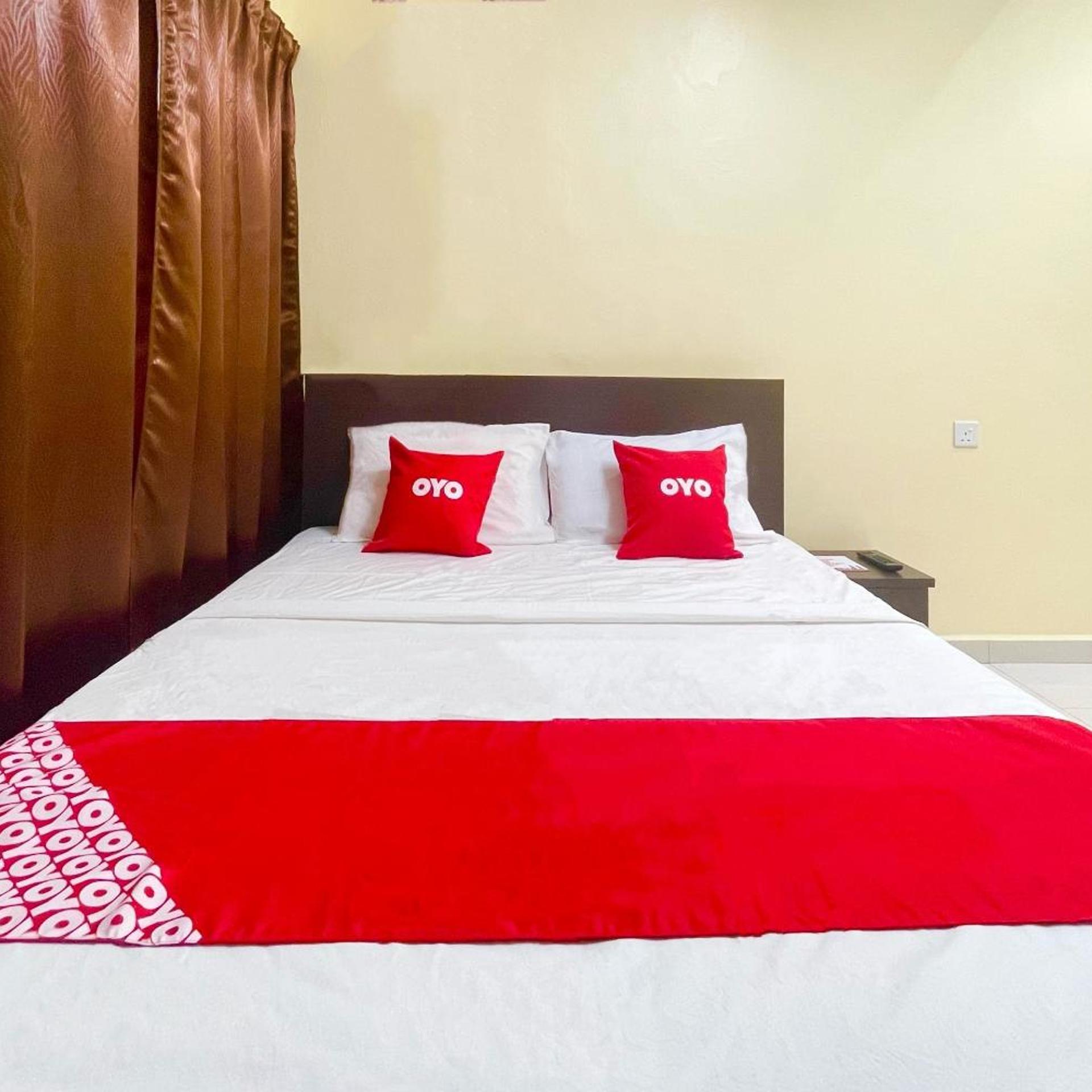 OYO 90369 Safari Hotel Lumut 9/25