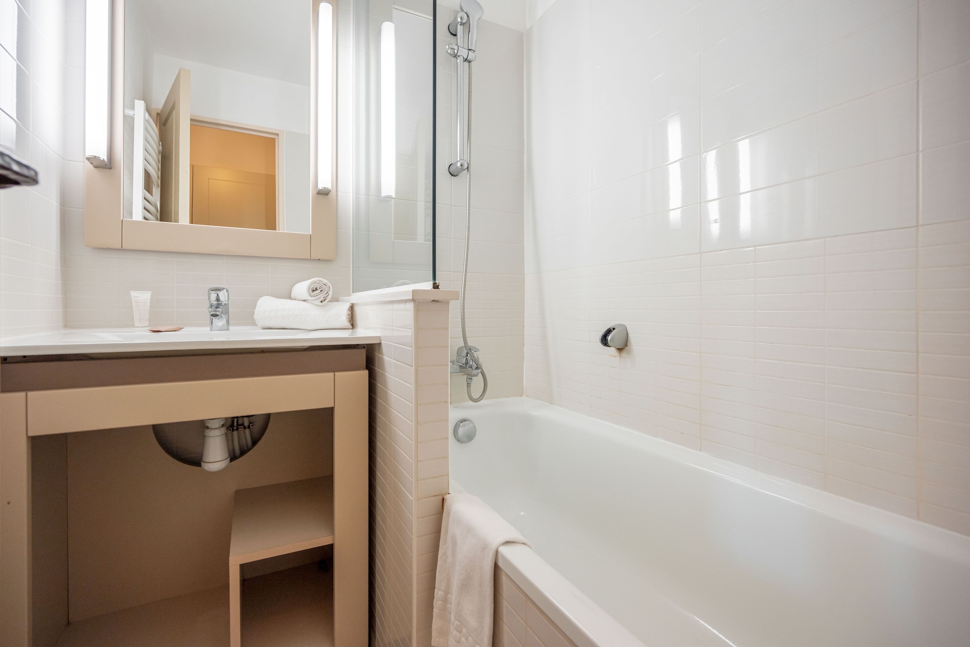 1 Bedroom, Renovated, Apartment, Double Bed, 2 Sofa, Balcony or Terrace، PIERRE & VACANCES RESIDENCE L'ANSE DE PRAMOUSQUIER 4/4