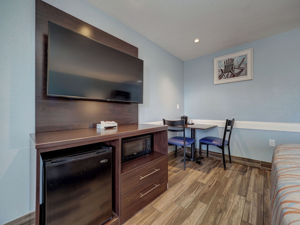 Oceans Edge Hotel, Port Aransas,TX (ex Red Roof Inn Port Aransas) 50/62