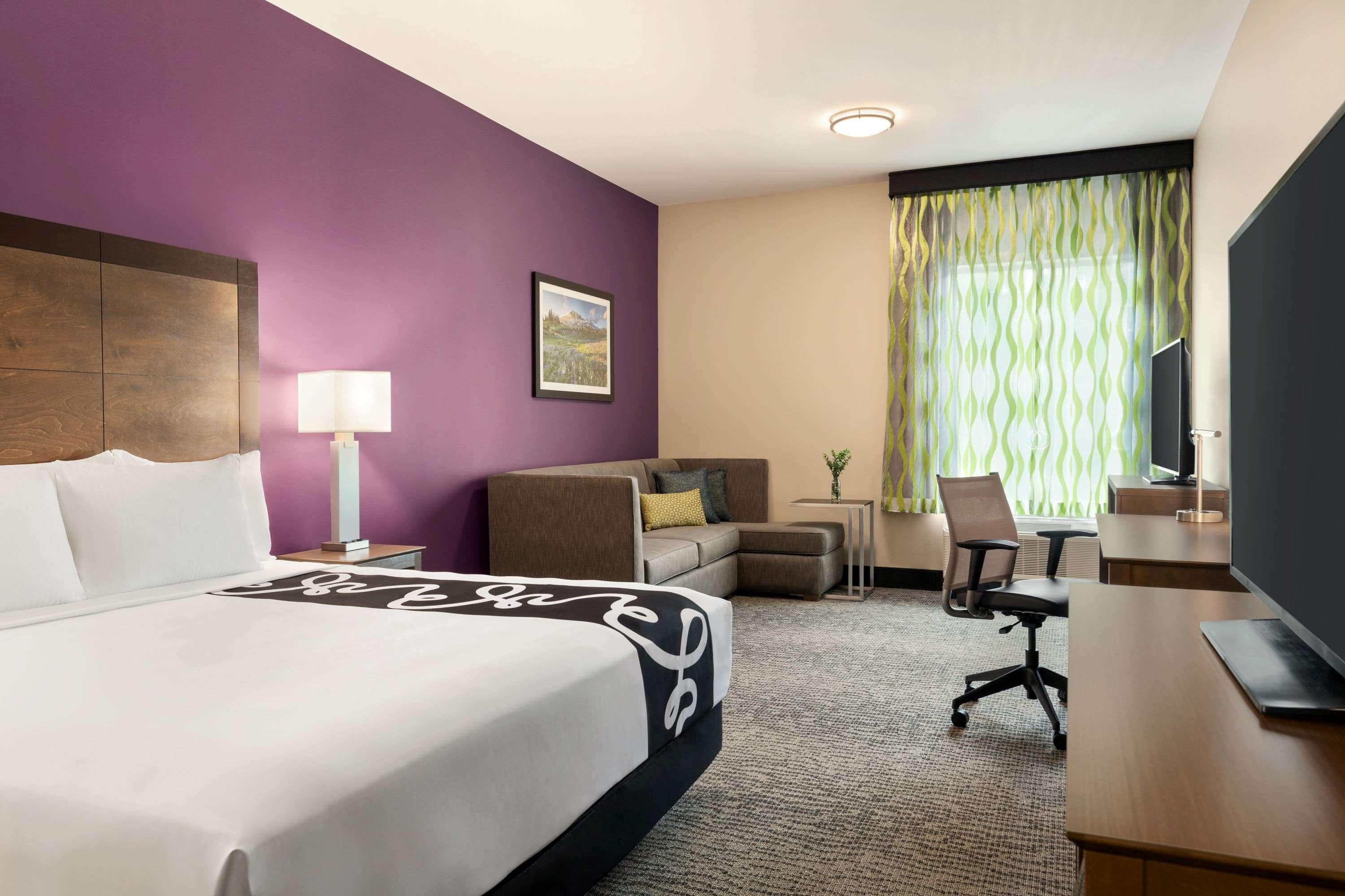 غرفة ديلوكس بسرير مزدوج، La Quinta Inn And Suites by Wyndham Burlington 2/2