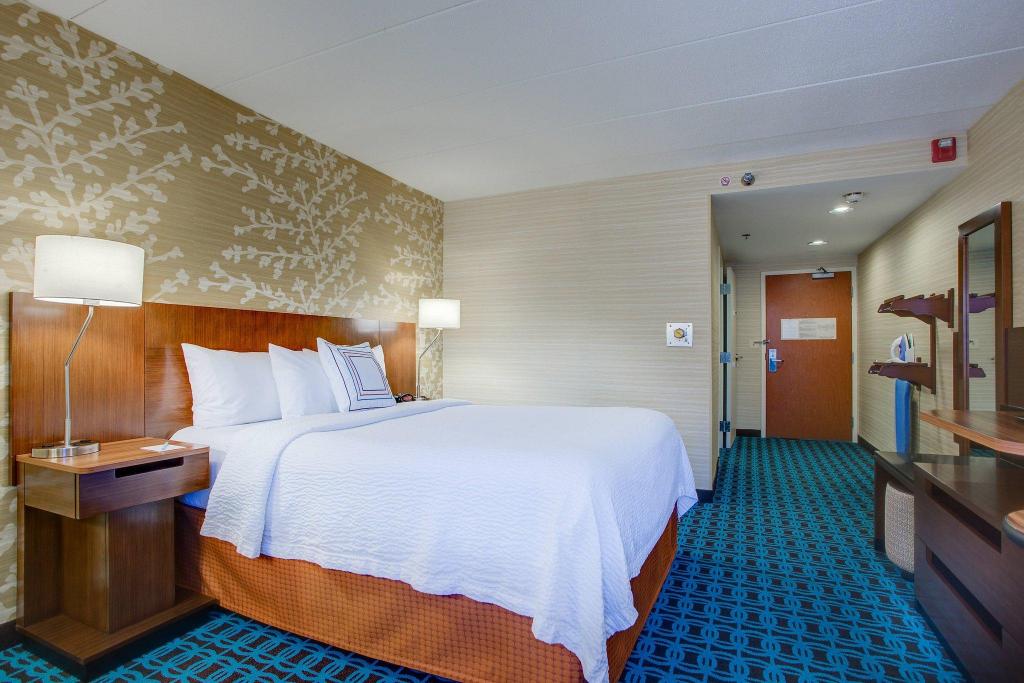 Room, Queen Bed, Bathtub, Accessible, FAIRFIELD INN BY MARRIOTT BURLINGTON WILLISTON 4/10