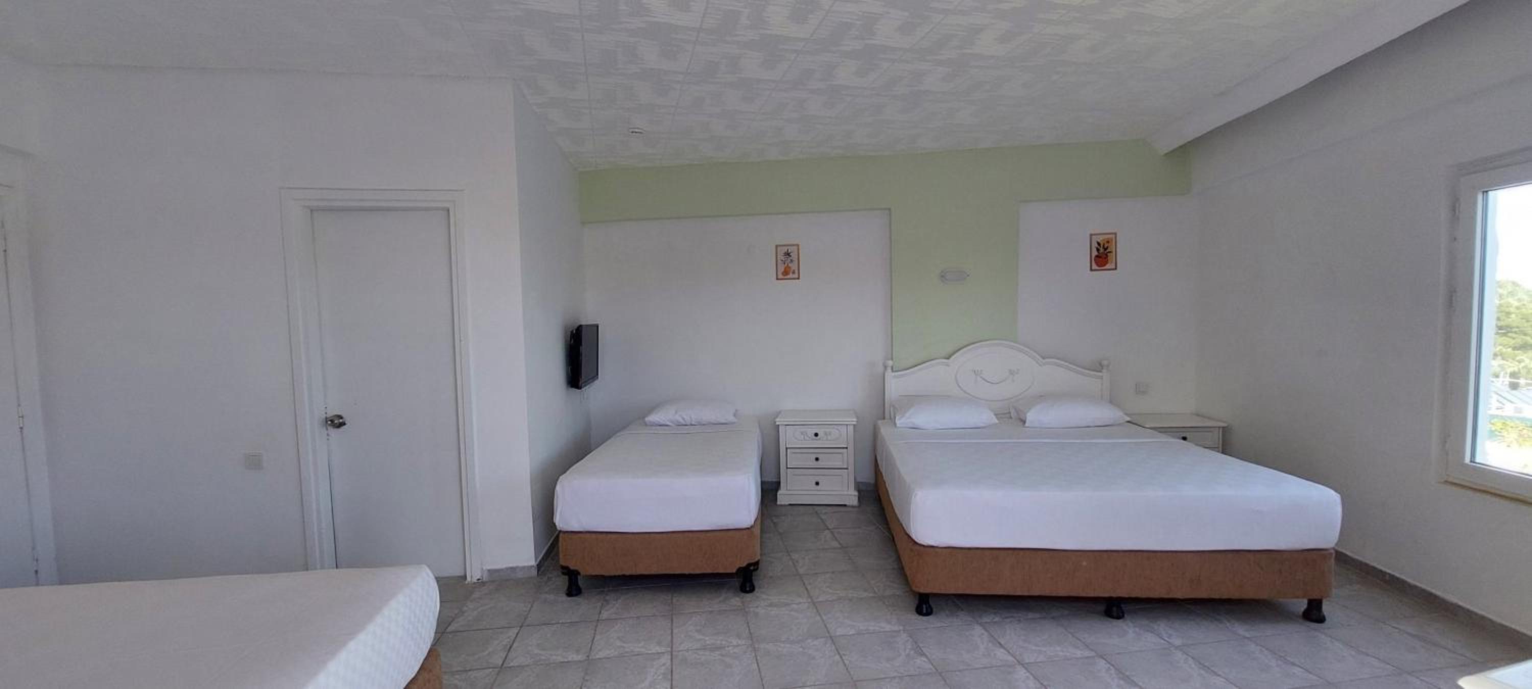 Room, Quadruple 6/9