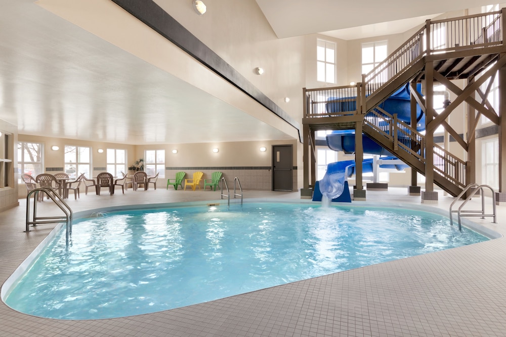 Days Inn by Wyndham Steinbach 7/43