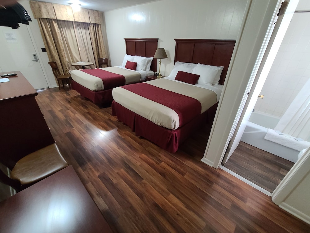 DELUXE, 2 QUEEN BEDS