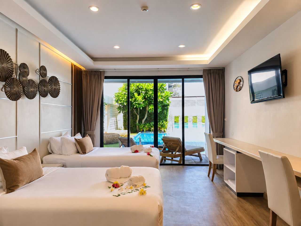 Deluxe, Double Bed, Pool Access