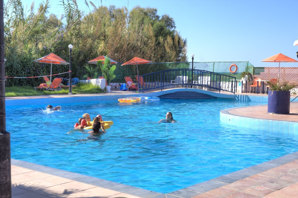 Trefon Hotel Apartments and Family Suites 38/73