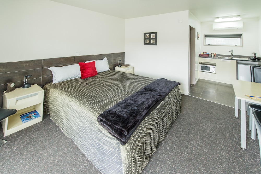 151 On London Motel 15/42