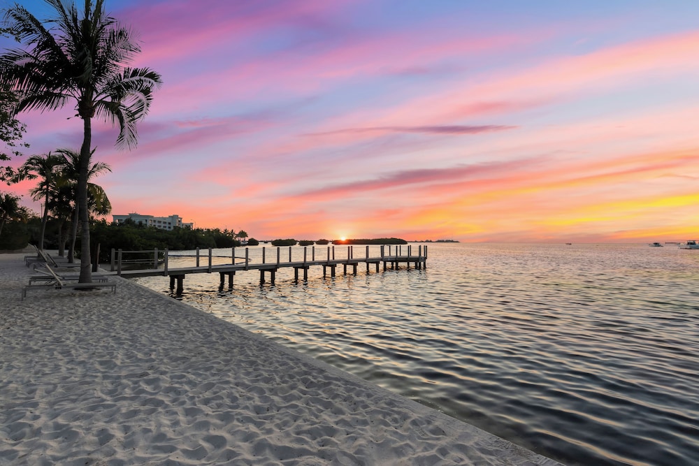 Beachside Resort and Residences 28/50