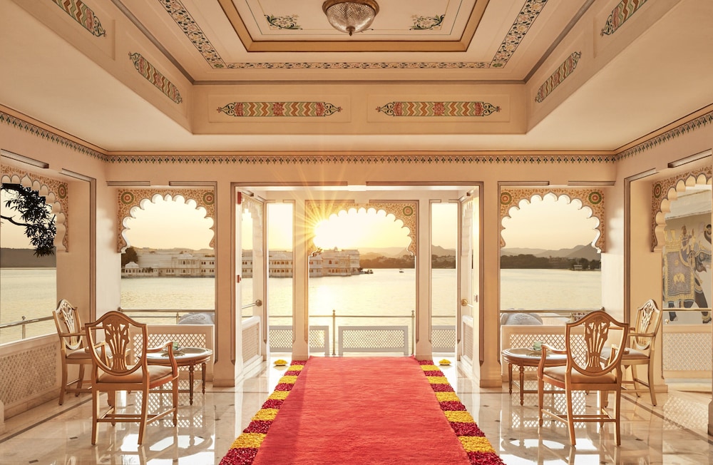 Taj Fateh Prakash Palace 38/54