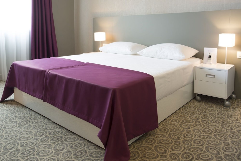 Radisson RED Belgrade 16/64