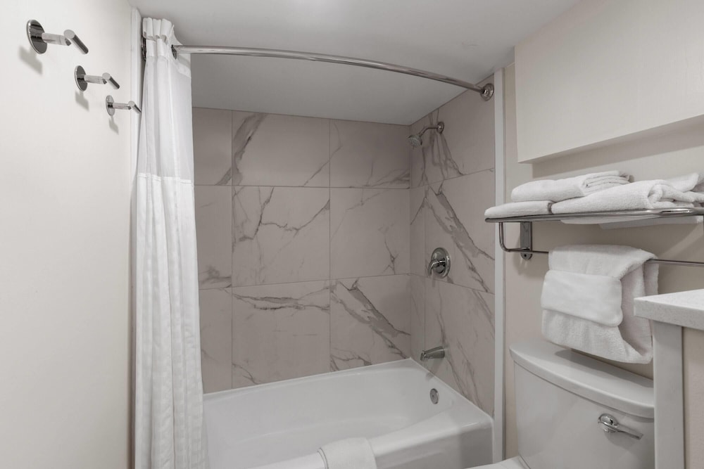 Baymont by Wyndham Rock Springs 28/29