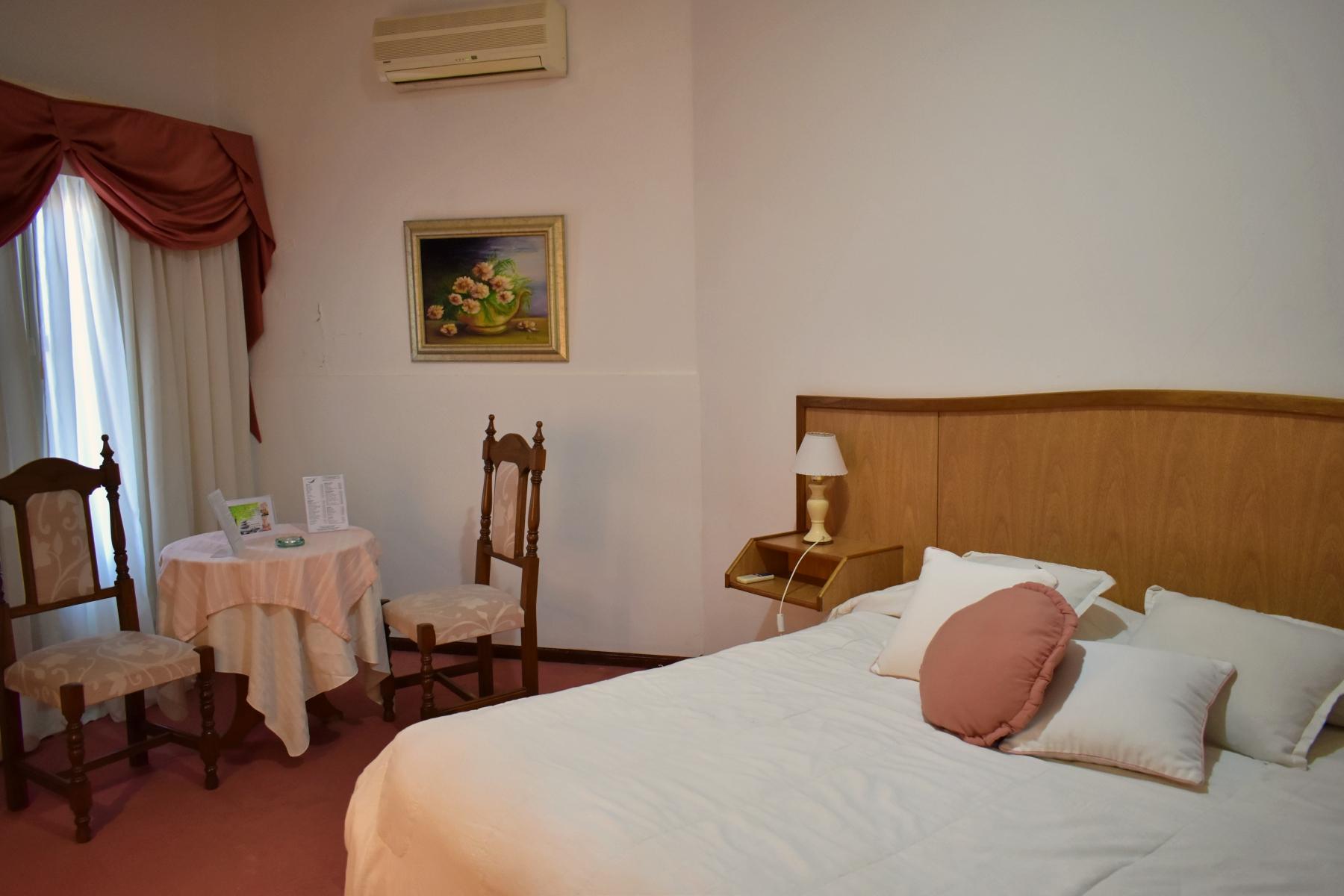 غرفة قياسية بسرير مزدوج