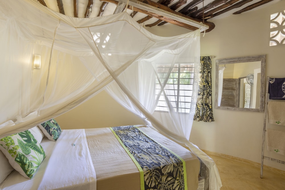 Green, Coral, Villa, 2 Double and Twin Beds