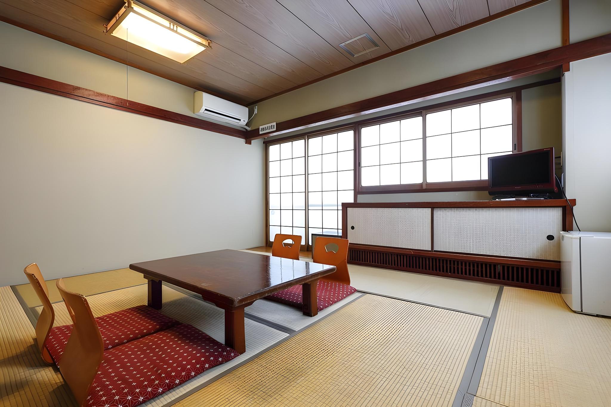 Japanese, Economy, No Toilet, No Bathroom