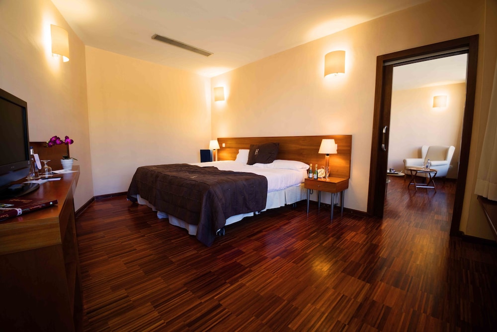 Hotel Escuela Santa Cruz 11/67