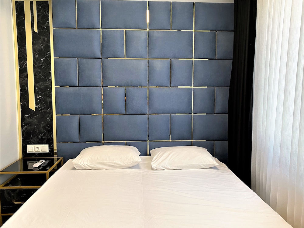 Orange Airport Hotel 15/45