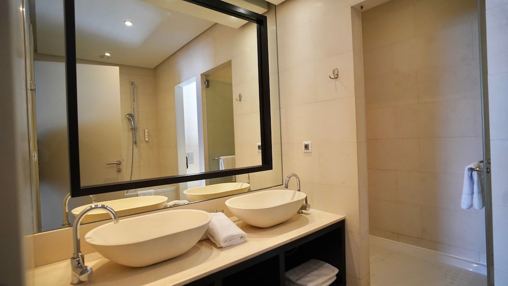 Residence 50/50