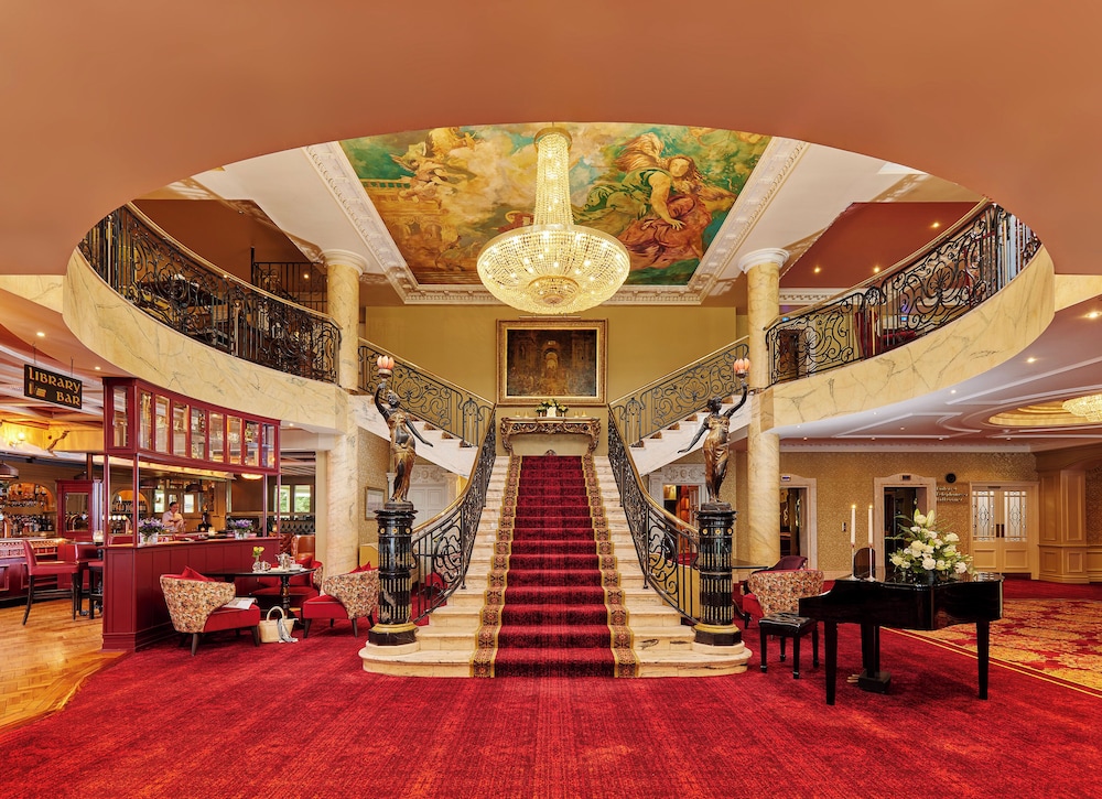 BRIDGE HOUSE HOTEL, LEISURE CLUB & SPA 41/45