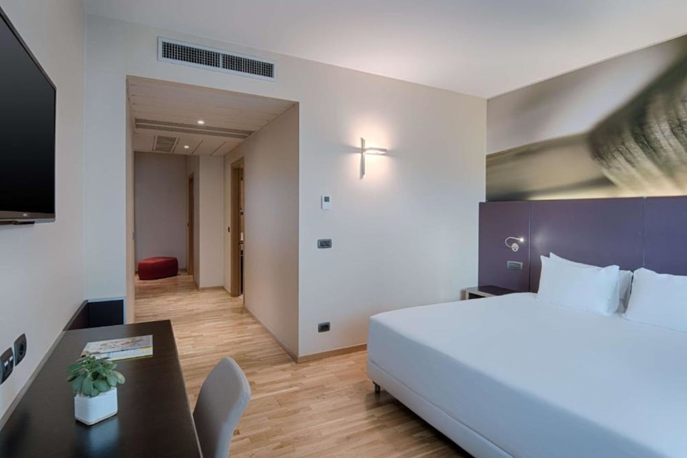 ROOM, KING BED, CITY VIEW