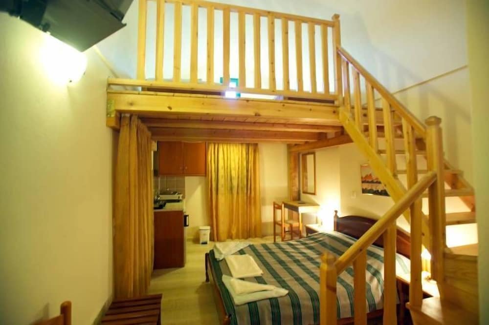 MARY HOTEL(Studios and Apartments) 30/55