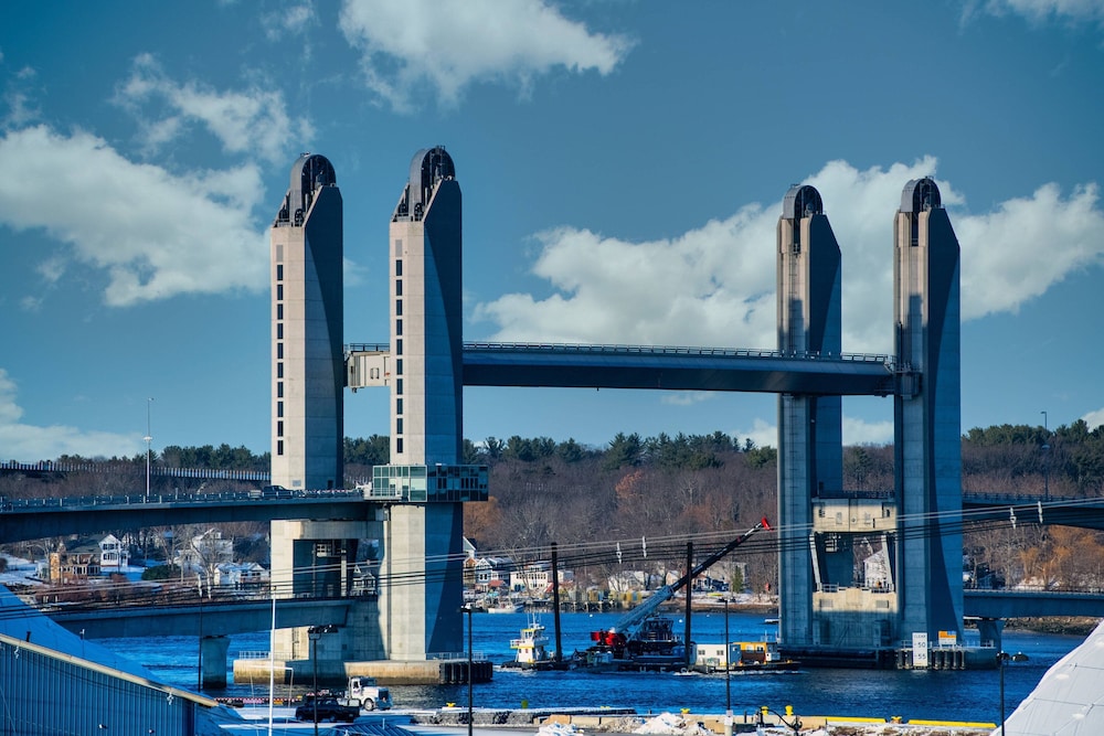 Ac Hotel By Marriott Portsmouth Downtown/Waterfront 27/77