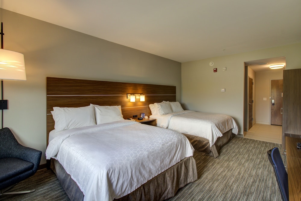HOLIDAY INN EXPRESS FORT WALTON BEACH CENTRAL 16/47