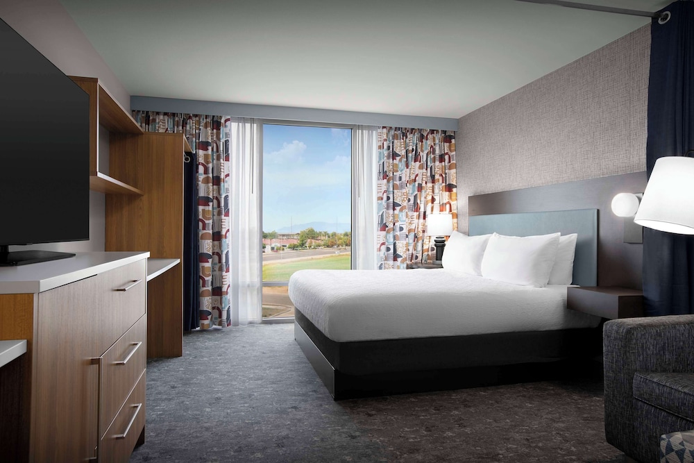 STUDIO, KING BED, MOUNTAIN VIEW